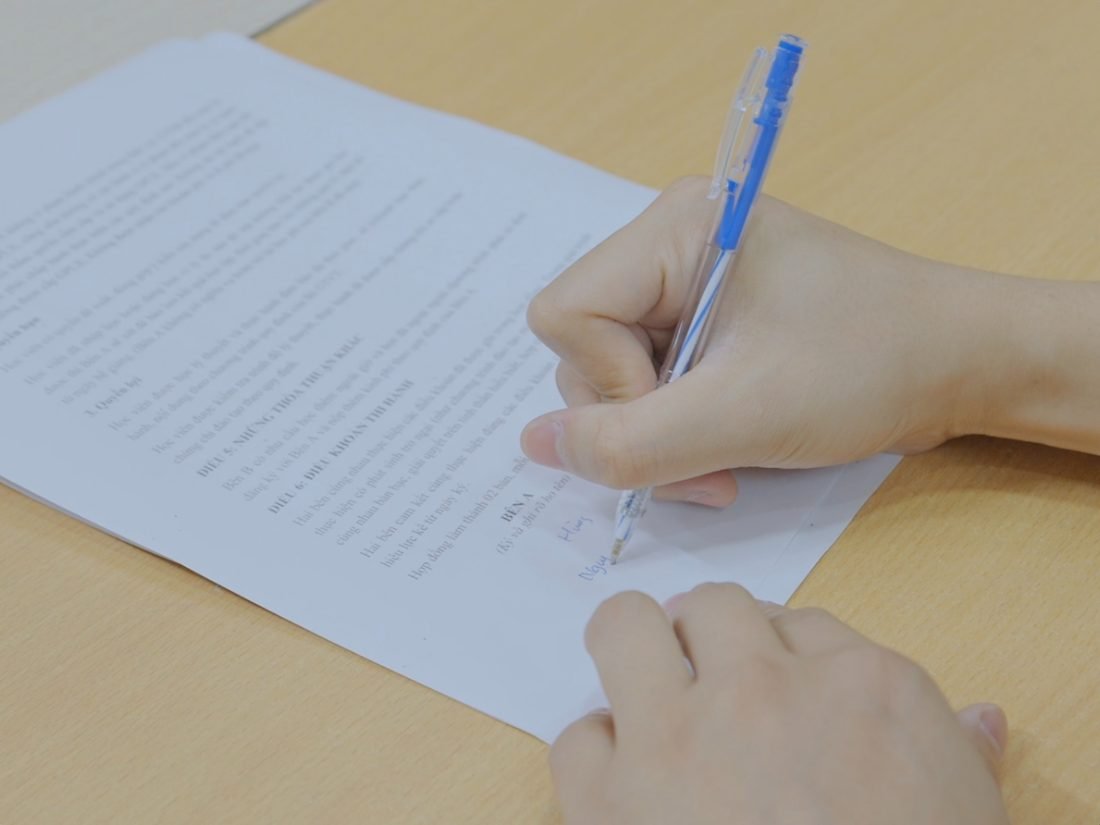 Học viên ký hợp đồng đào tạo lái xe của Bảo Châu